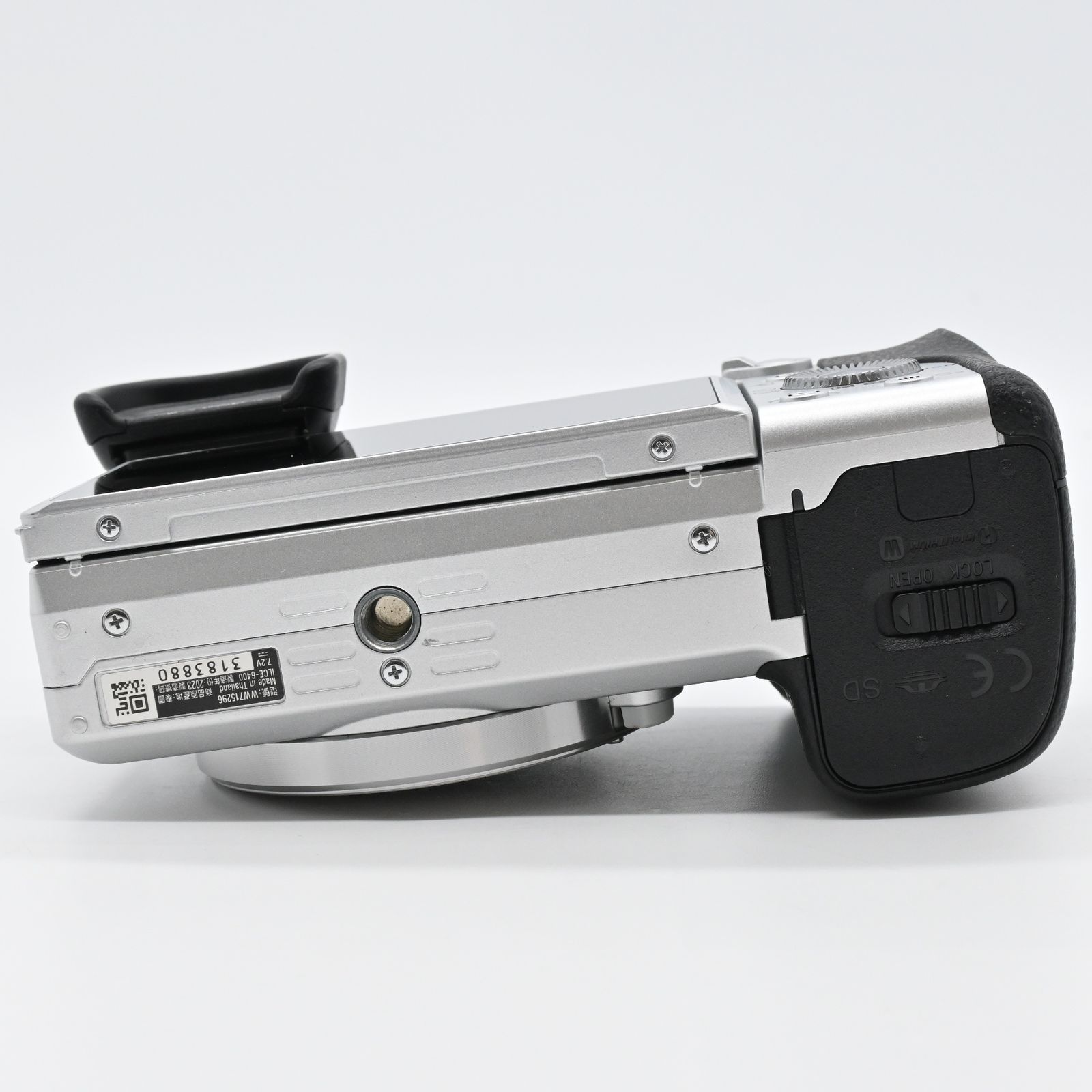 ☆極上品☆SONY α6400 ボディ ILCE-6400 シルバー ショット数 1301回  