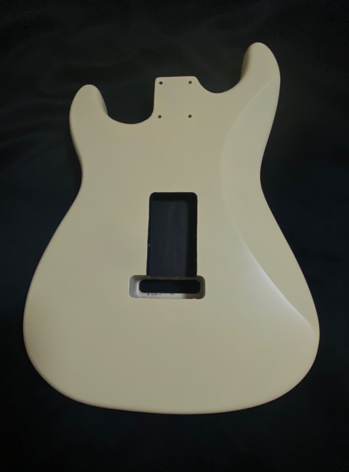 ストラトキャスター ボディ No1 サテン塗装アルダー　ビンテージクリーム ストラトキャスター ボディ No1 サテン塗装アルダー ビンテージ