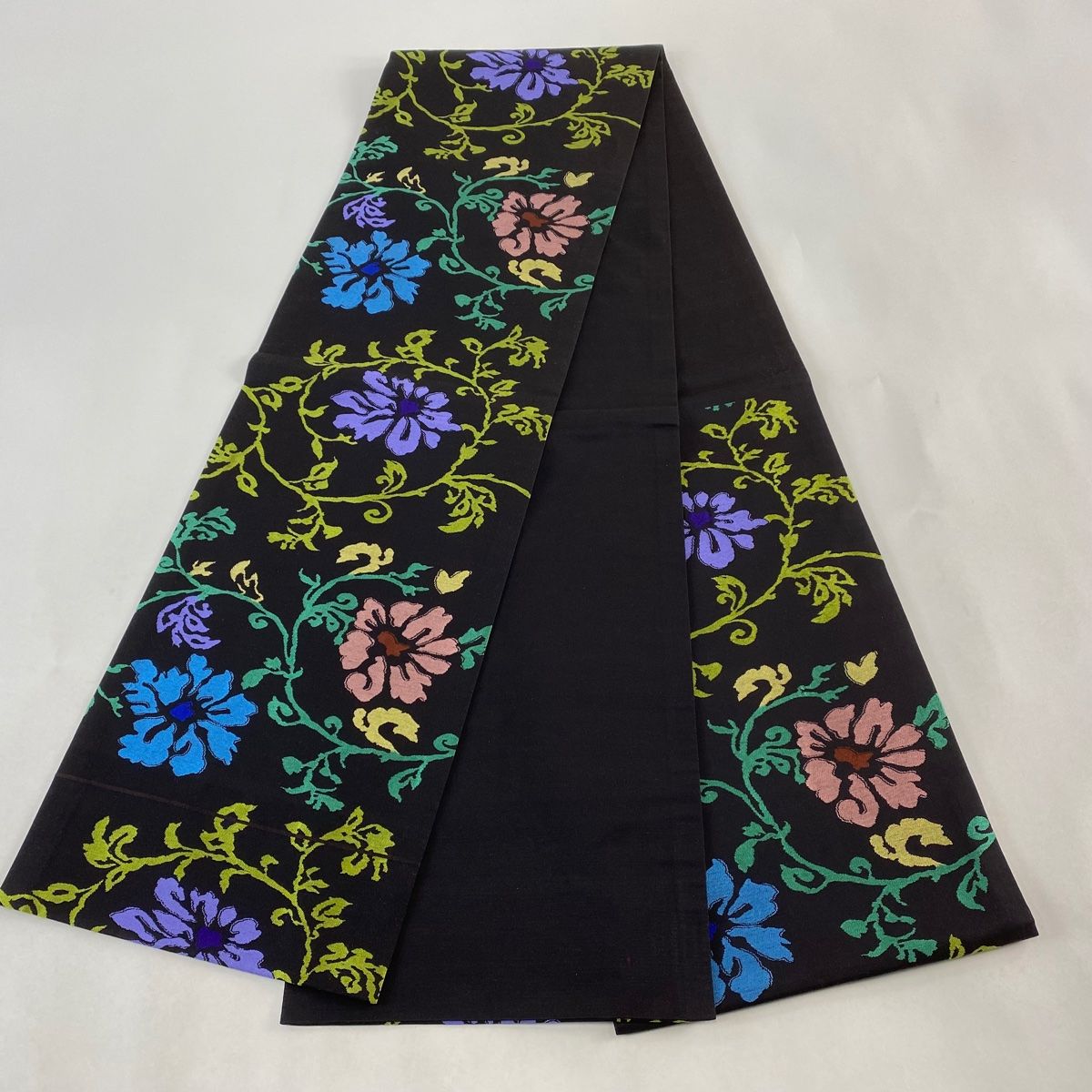 袋帯 美品 逸品 花唐草 黒 六通 正絹 【中古】 袋帯 秀品 服部織物