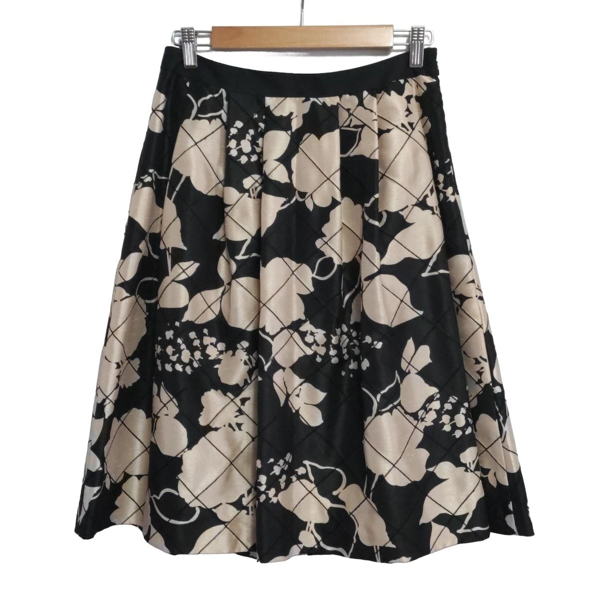 TO BE CHIC　トゥービーシック　花モチーフプリントスカート　バルーンスカート　３８　美品 TO BE CHIC トゥービーシック 42 花柄刺繍 フレアスカート タグ付き未