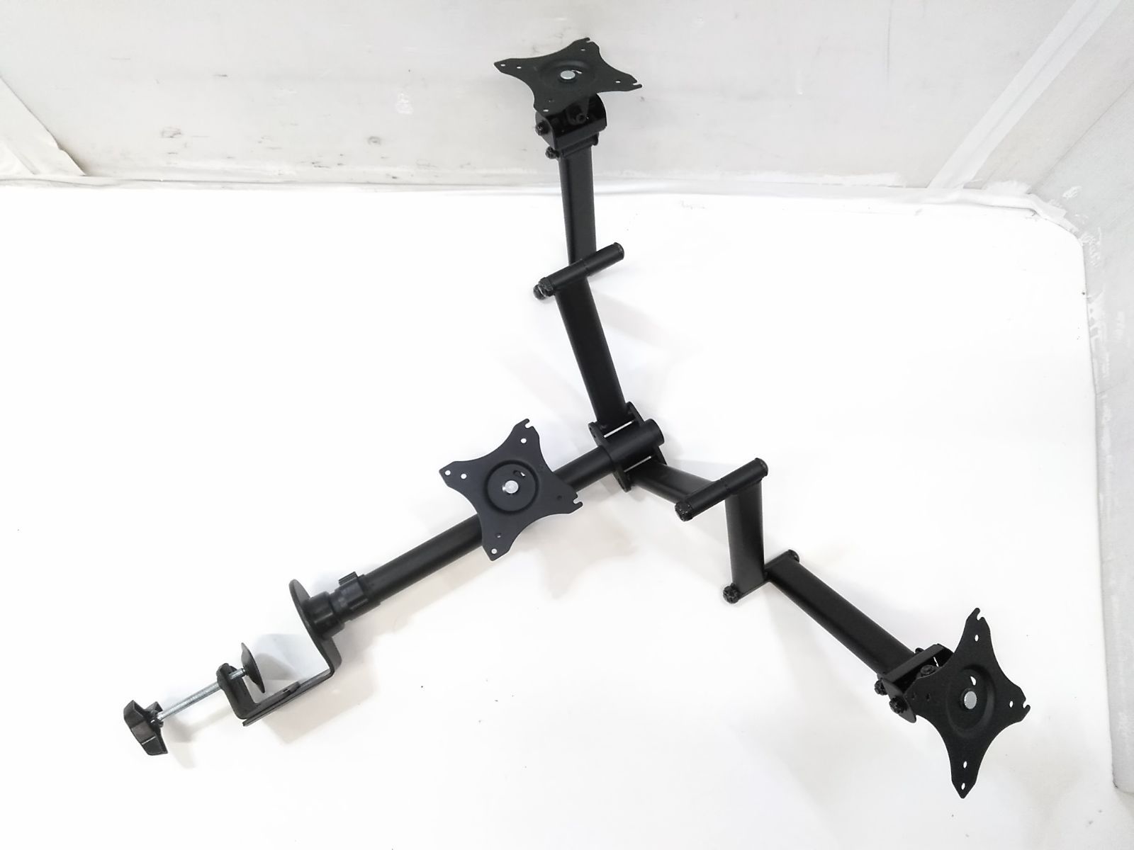 3画面 液晶ディスプレイアーム レースゲーム・FPSで活躍 グリーンハウス GH-AMCJ01