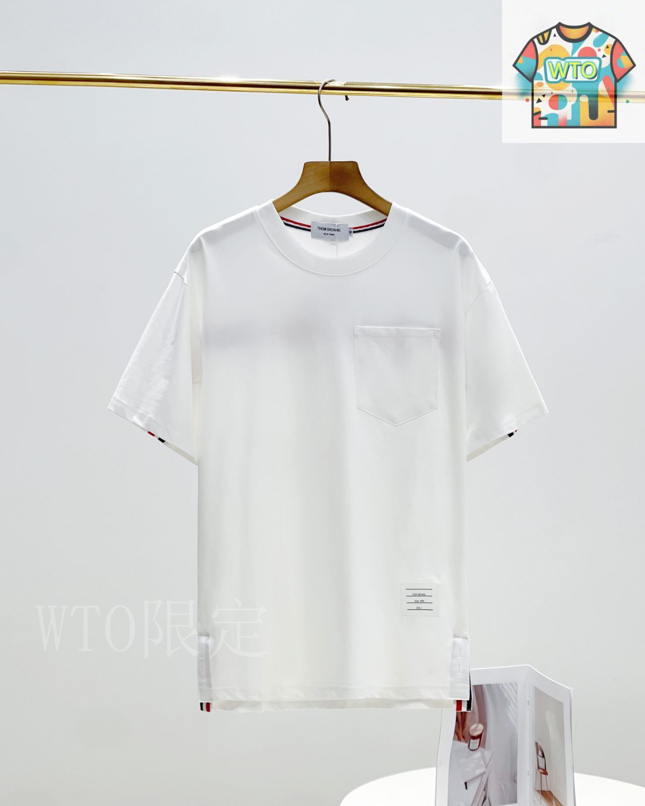 THOM BROWNE ストライプ アップリケロゴ 半袖 Tシャツ 関＊送込 三越伊勢丹 | THOM BROWNE/トムブラウン_women 通販 | ネイビー