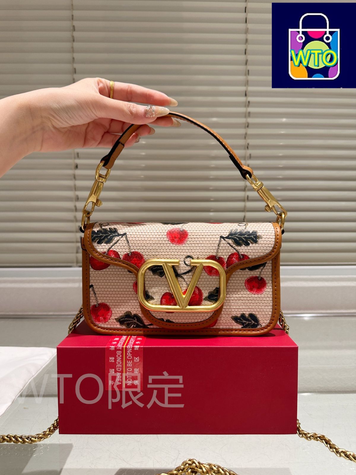 VALENTINOのショルダーバック♪★ LOCO'★ 多色 ☆VALENTINO直営店☆LOCO マイクロ チェーン ショルダーバッグ