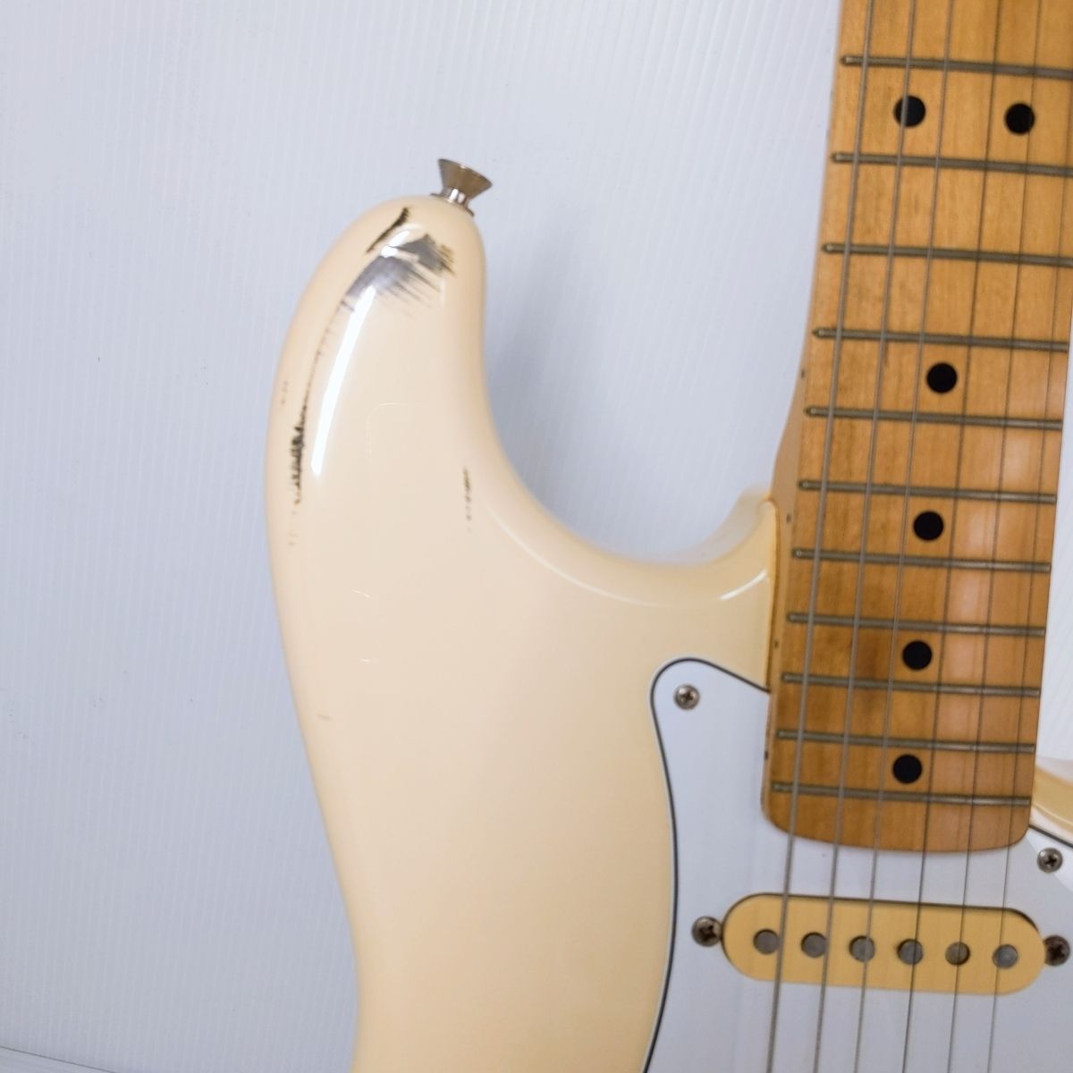中古品】FENDER Japan フェンダー ストラトキャスター クリーム