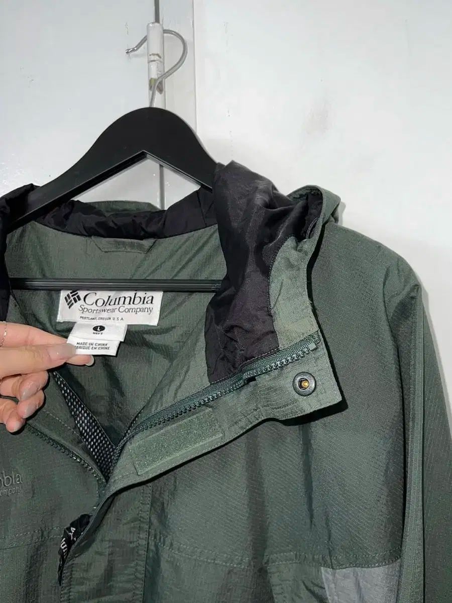 コロンビア ウィンドブレーカー