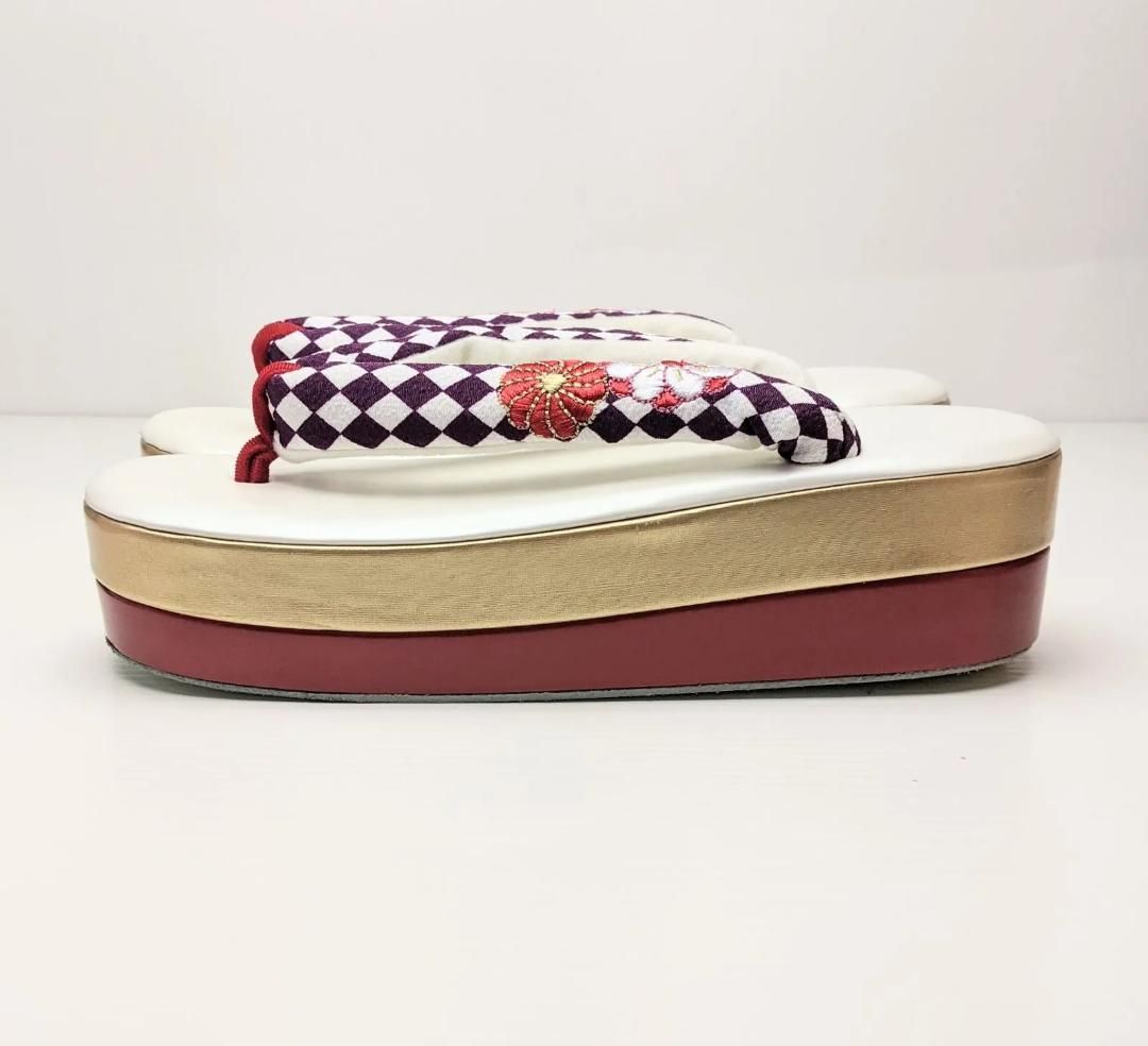 和装 草履 振袖用 コッポリ ヒール草履 白 市松 刺繍 No.72 - メルカリ