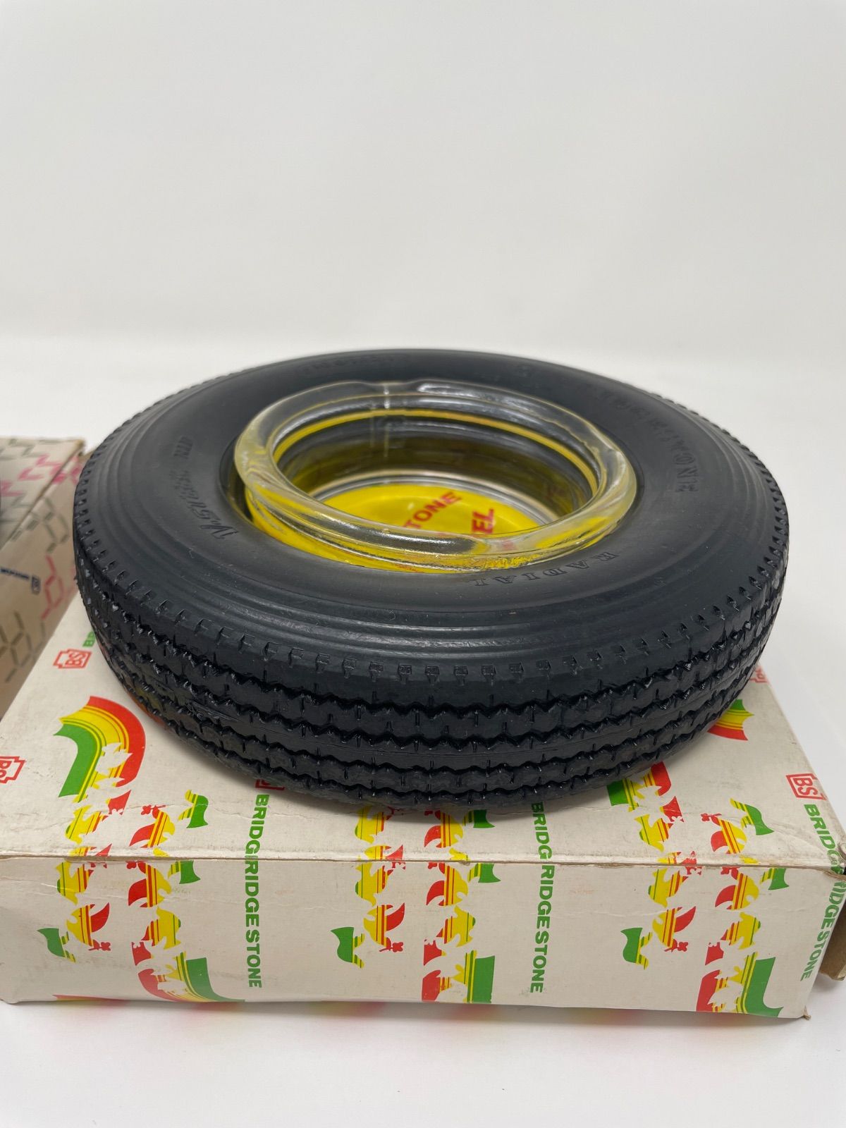 【アメリカン雑貨 】ブリヂストンタイヤの灰皿 昭和レトロ アンティーク BRIDGESTONE ブリヂストン ガラス