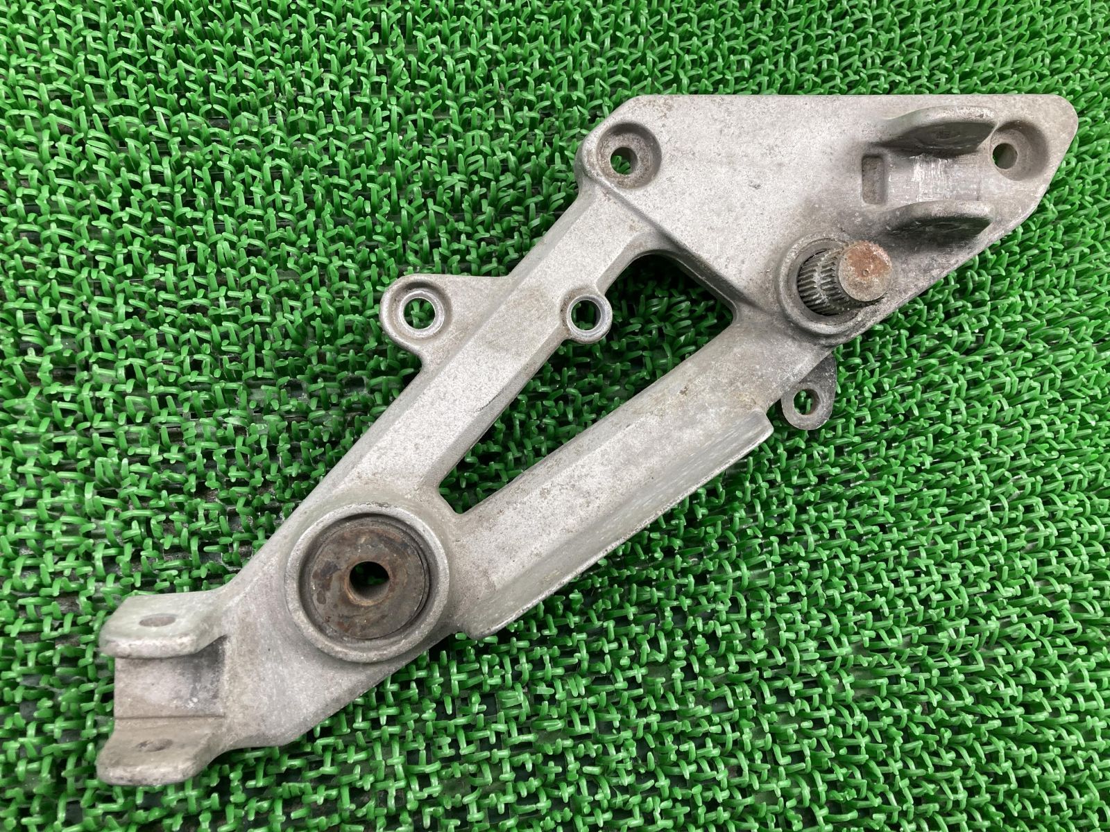 XJR400 ステッププレート 右 202893 ヤマハ 純正 中古 バイク 部品 4HM ステップホルダー 割れ欠け無し 品薄 希少品 車検 Genuine