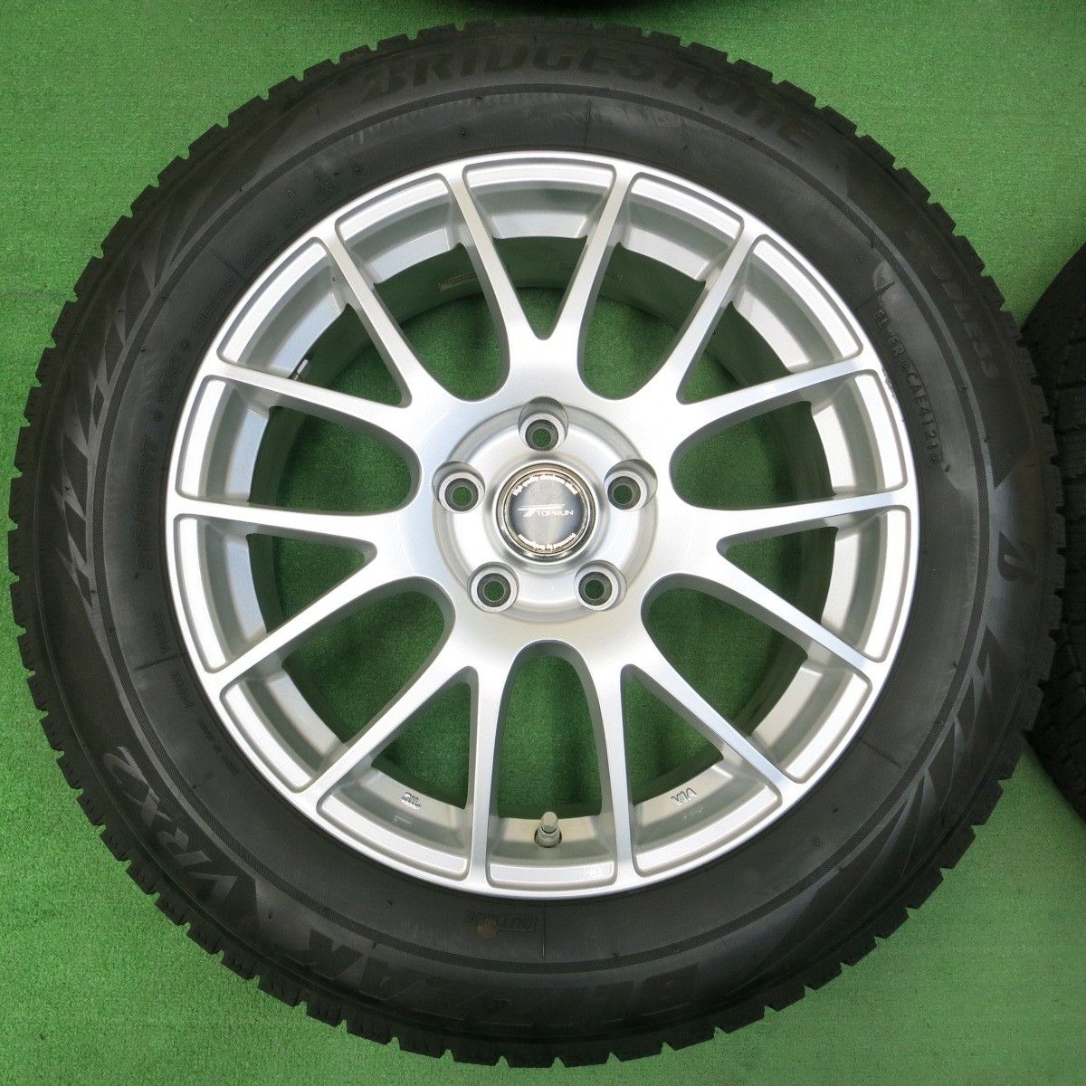 215/60R17 ブリヂストンVRX2 バリ溝 2本 送料込み②