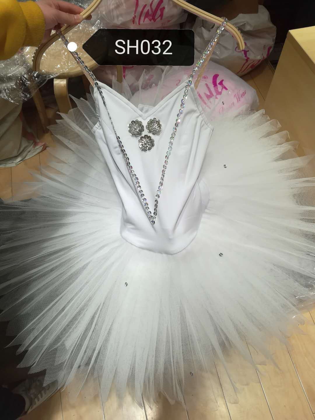 可愛い白いお姫様系 大人 S バレエ舞台衣装 8層チュチュ 白&シルバー 