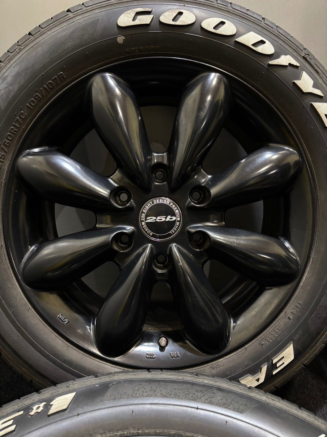 215|60R17C 109|107R