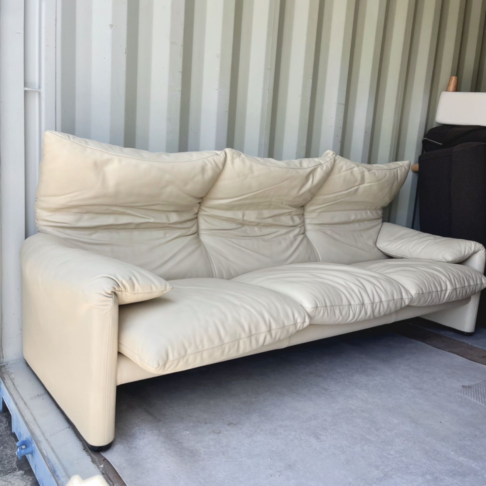 カッシーナ マラルンガ ホワイト レザー 3人掛けソファCassina 取付無料!カッシーナ イタリア マラルンガ 高級 本革ホワイト3