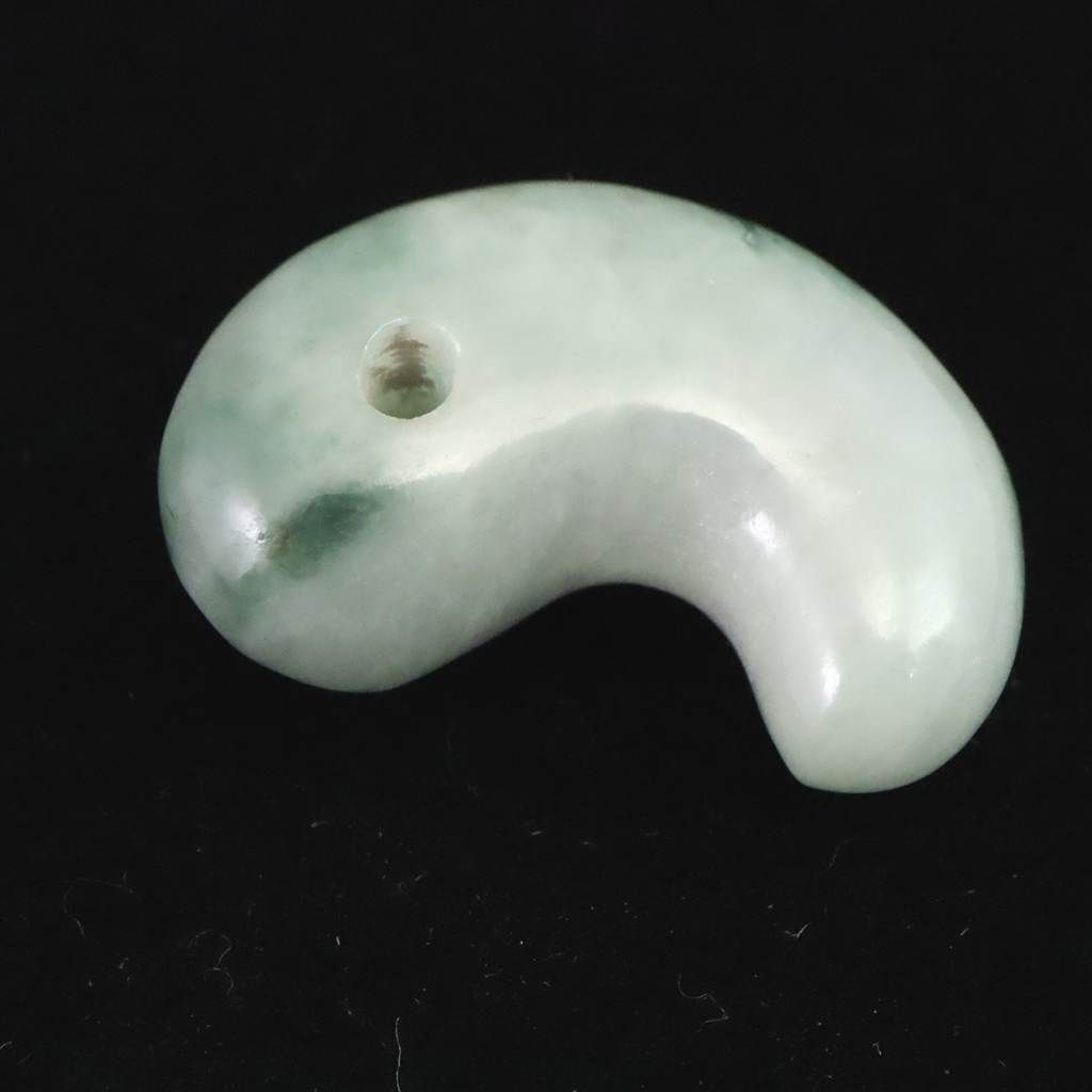 糸魚川翡翠 ヒスイ 小滝産 薄緑 22mm勾玉 ディレクトリカード付