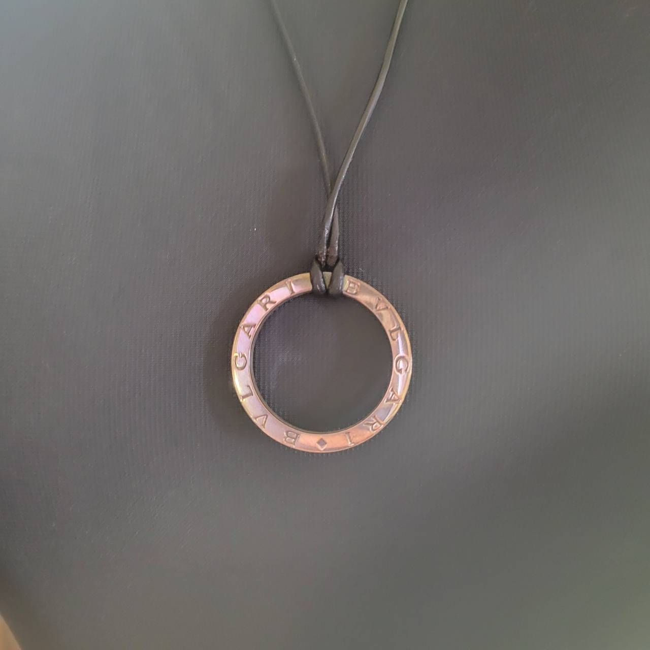 BVLGARI ロゴ入りシルバーリング&　チェーン　水牛革ネックレス BVLGARI ロゴ入りシルバーリング& チェーン 水牛革ネックレス