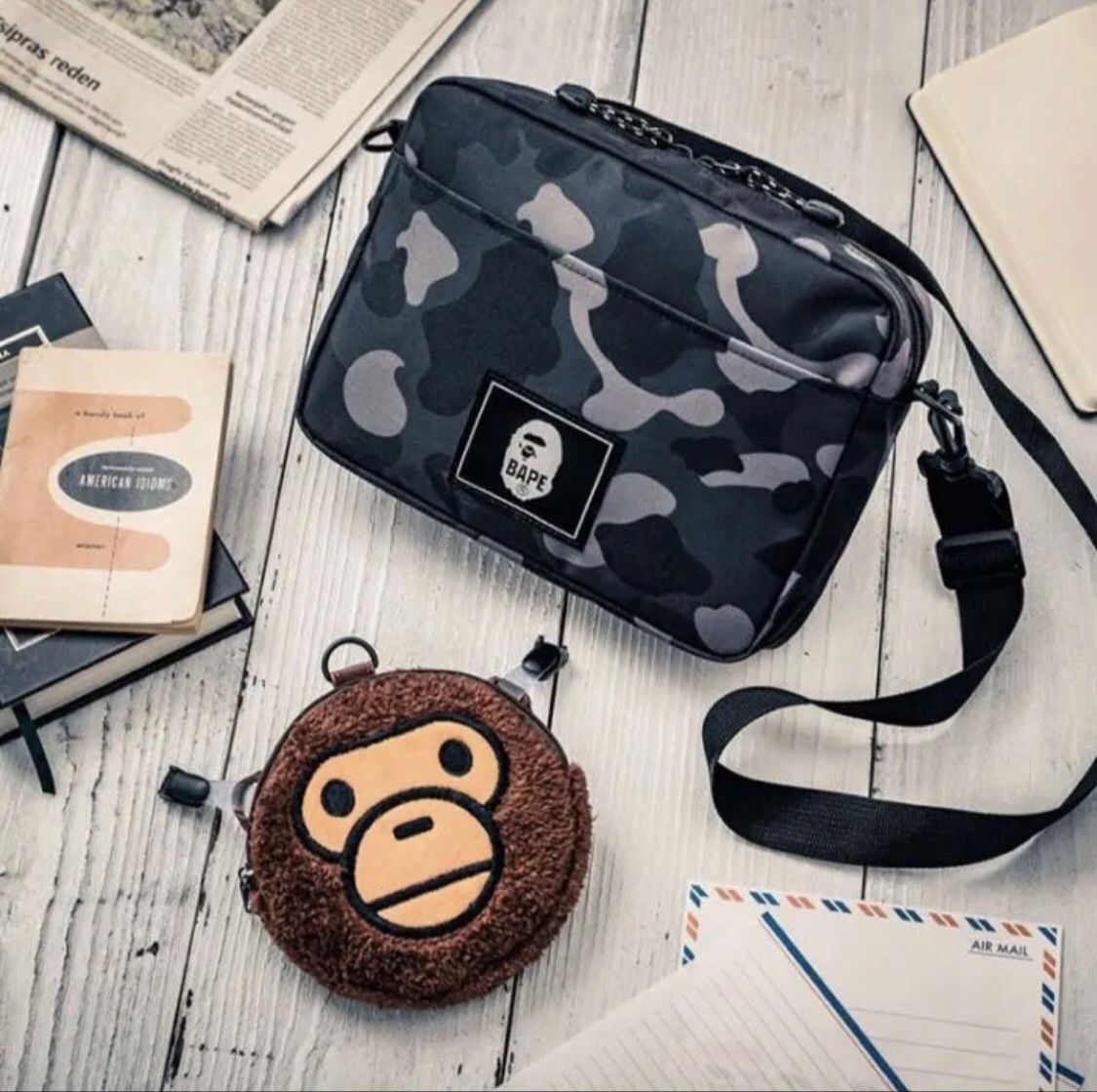 アベイシングエイプ A BATHING APE BAPE スマホショルダー - モバイル