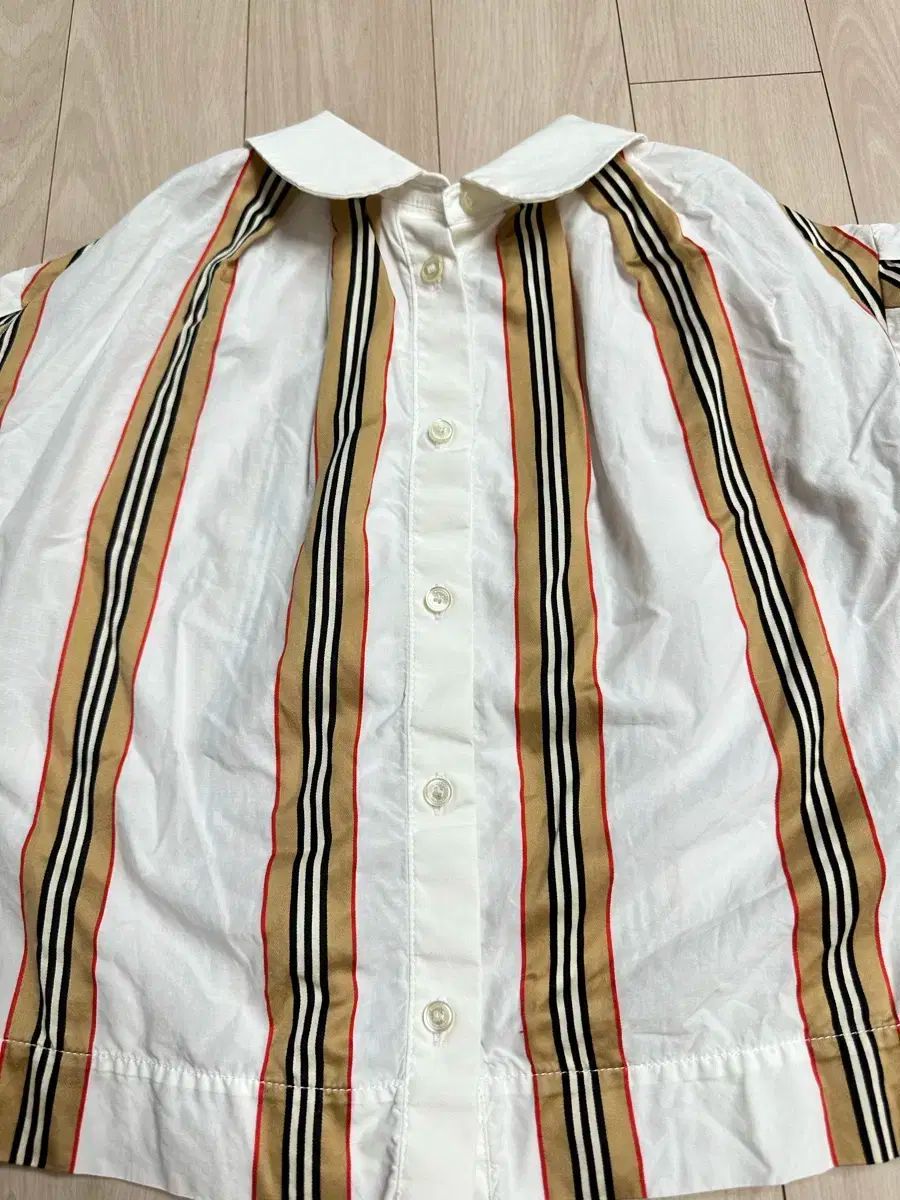 正規品 BURBERRY(バーバリー ) 女児 ブラウス 販売 8y 128cm BURBERRY