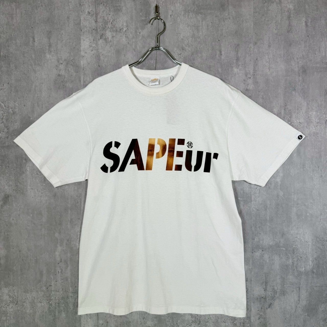 カ*メ様 SAPEur ホワイト Tシャツ SAPEur サプール ロゴ Tシャツ 白 Sサイズ バックプリント