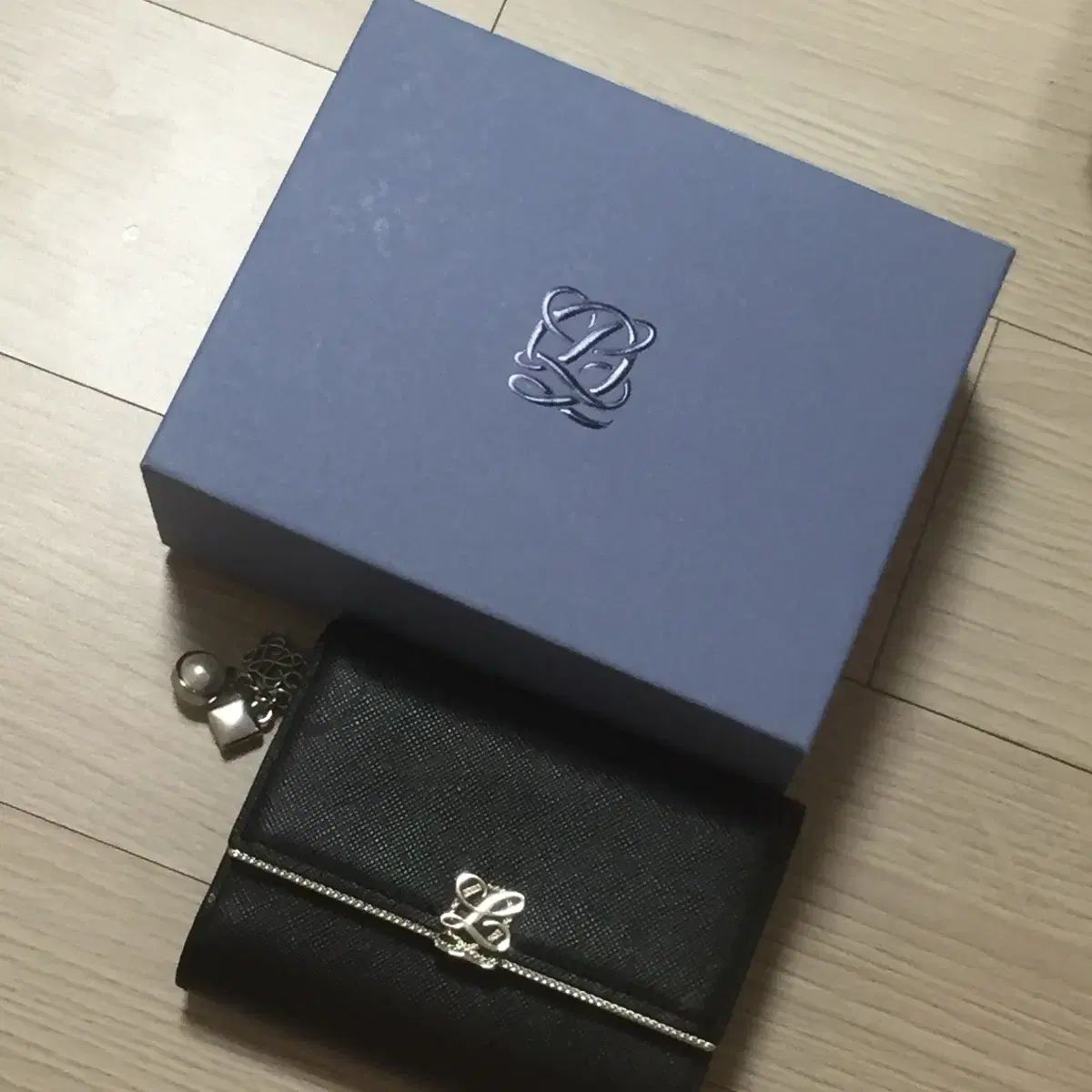 [LOUIS QUATORZE] カヌレカードウォレット SILVER / 韓国発 Louis Quatorze】韓国人気☆CANELE Card Wallet (硬貨収納O