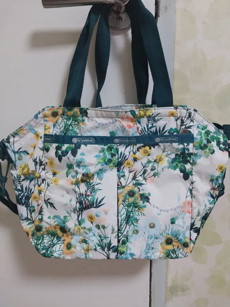 LeSportsac レスポートサック クロスバッグ 本物の商品です