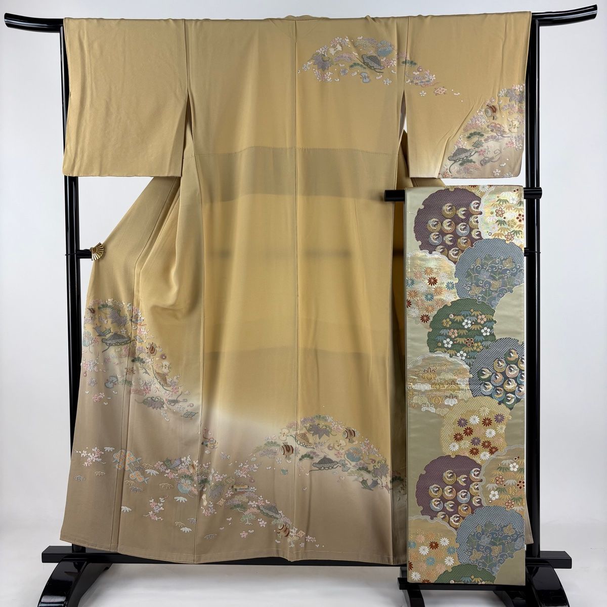 訪問着 身丈154.5cm 裄丈65cm M 袷 袋帯セット 落款 宝尽くし 松竹梅 相良刺繍 ぼかし ベージュ 正絹 名品