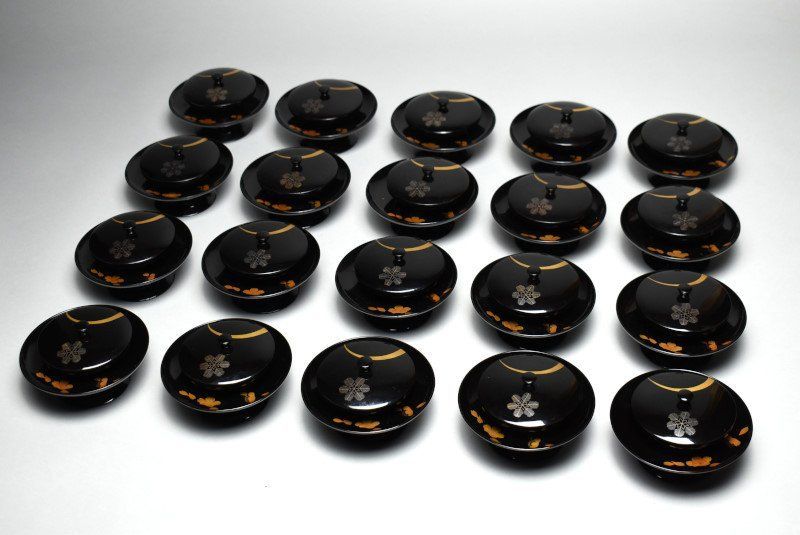 蔵A4090 木製黒塗 雪月花蒔絵 茶基 天目台 二十客