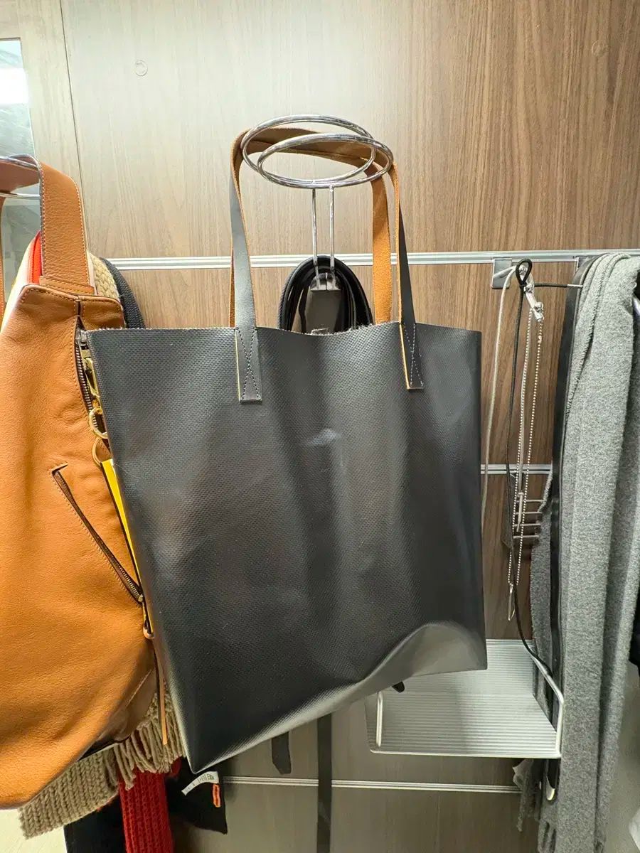 Marni(マルニ) アイボリーブラック ツートン バイカラー トート