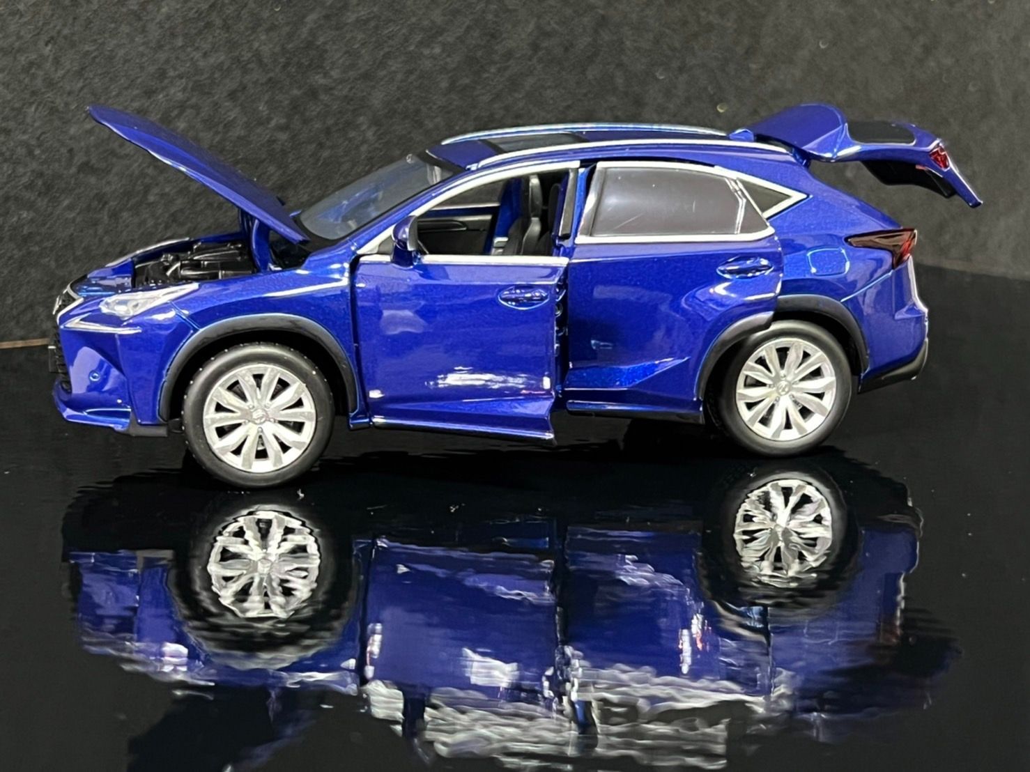 再入荷】レクサス LEXUS NX200 ミニカー 1/32 ブルー - メルカリ