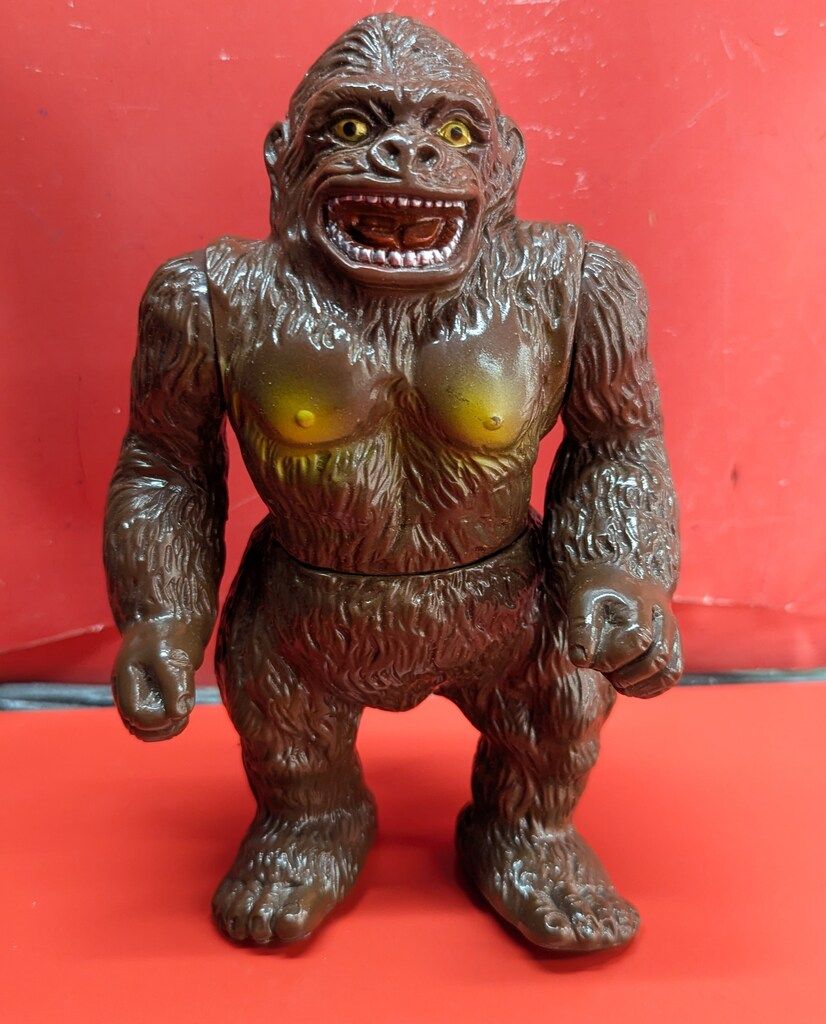 ジャイアントゴリラ ウルトラ怪獣シリーズ 復刻 マルサン マルサン 復刻/ウルトラ怪獣シリーズ ジャイアントゴリラ 茶成型 黄&金