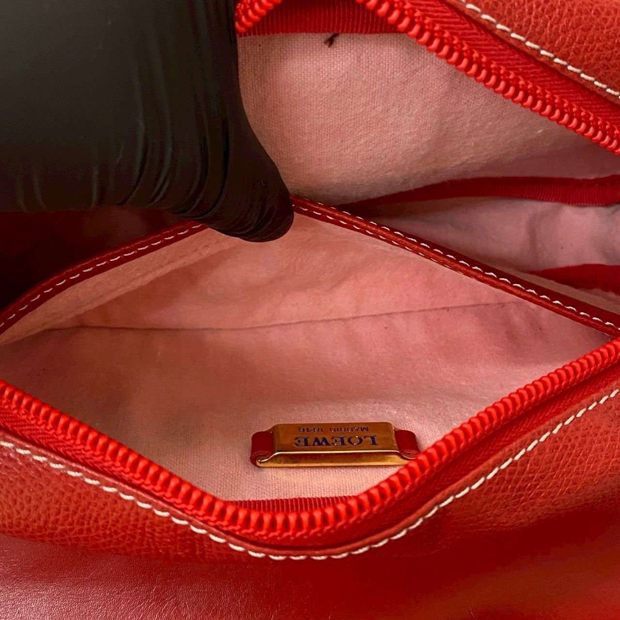 極 美品 LOEWE ロエベ ヴィンテージ アナグラム ロゴ エンボス レザー 