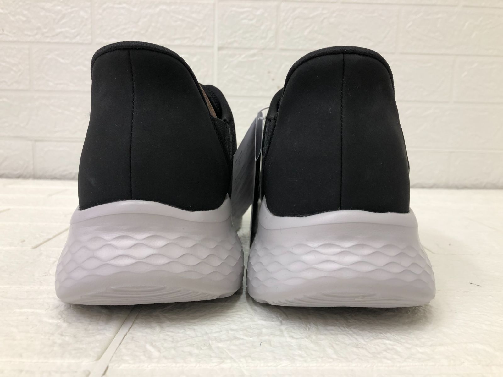 Skechers スケッチャーズ メンズ スウィフト フィット スリップオン 