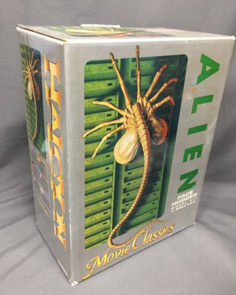 FACE HUGGER