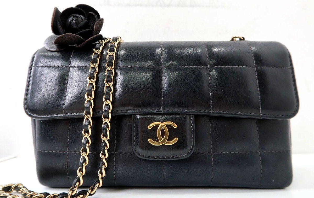 CHANEL(シャネル) カメリア チョコバー ショルダーバッグ マトラッセ