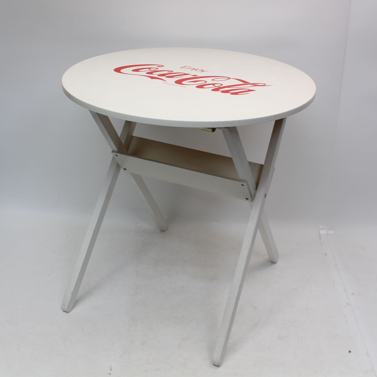 329)コカ・コーラ 折り畳み丸テーブル - メルカリ