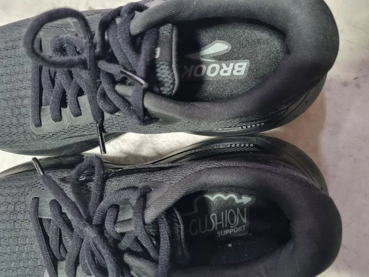 BROOKS ブルックス