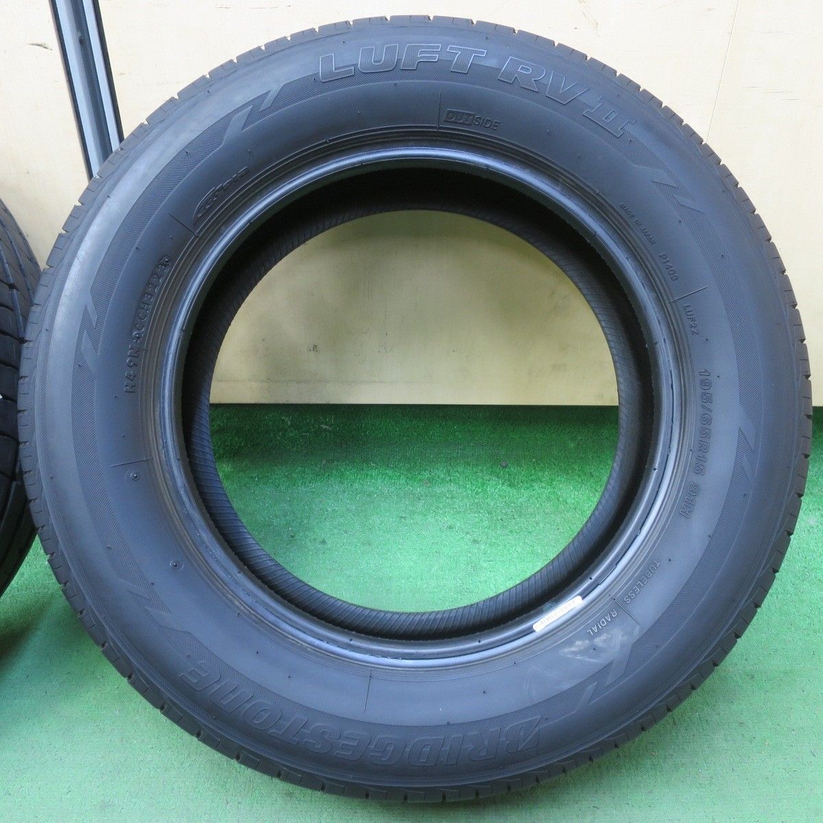 T-574【バリ山】ブリヂストン LUFT RVⅡ！195/65R15 91H！ BRIDGESTONE 195/65R15 91H LUFT RV II ブリヂストン タイヤ