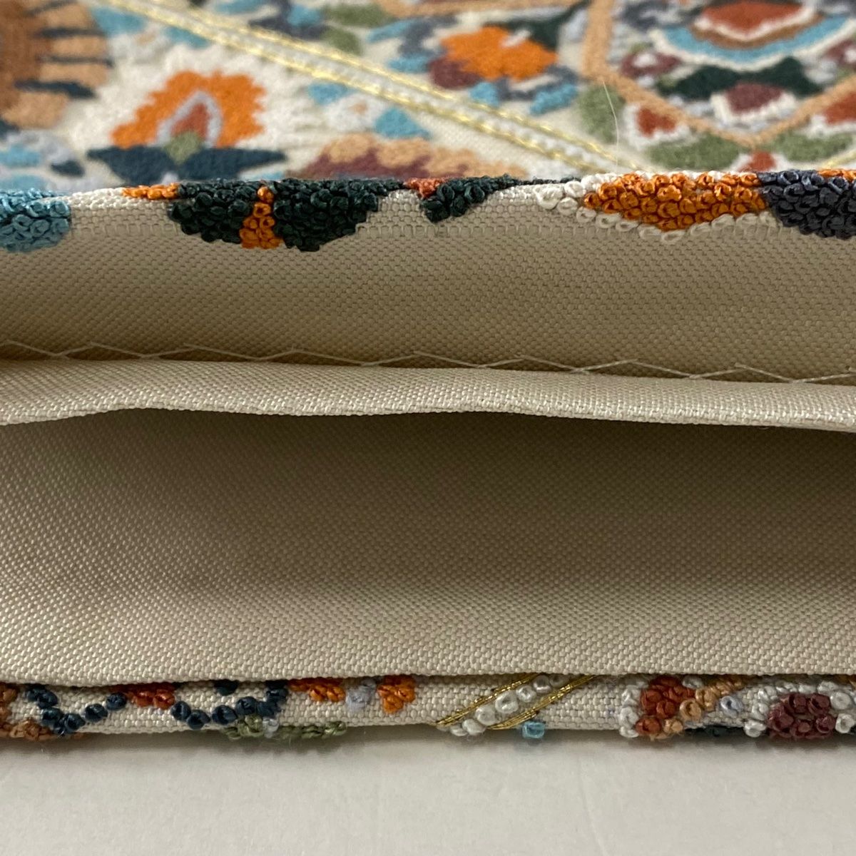 袋帯 美品 逸品 華文 草花 金銀糸 刺繍 胡散臭い 茶色 六通 正絹 袋帯 美品 逸品 華文 草花 金銀糸 刺繍 胡散臭い 茶色 六通 正絹