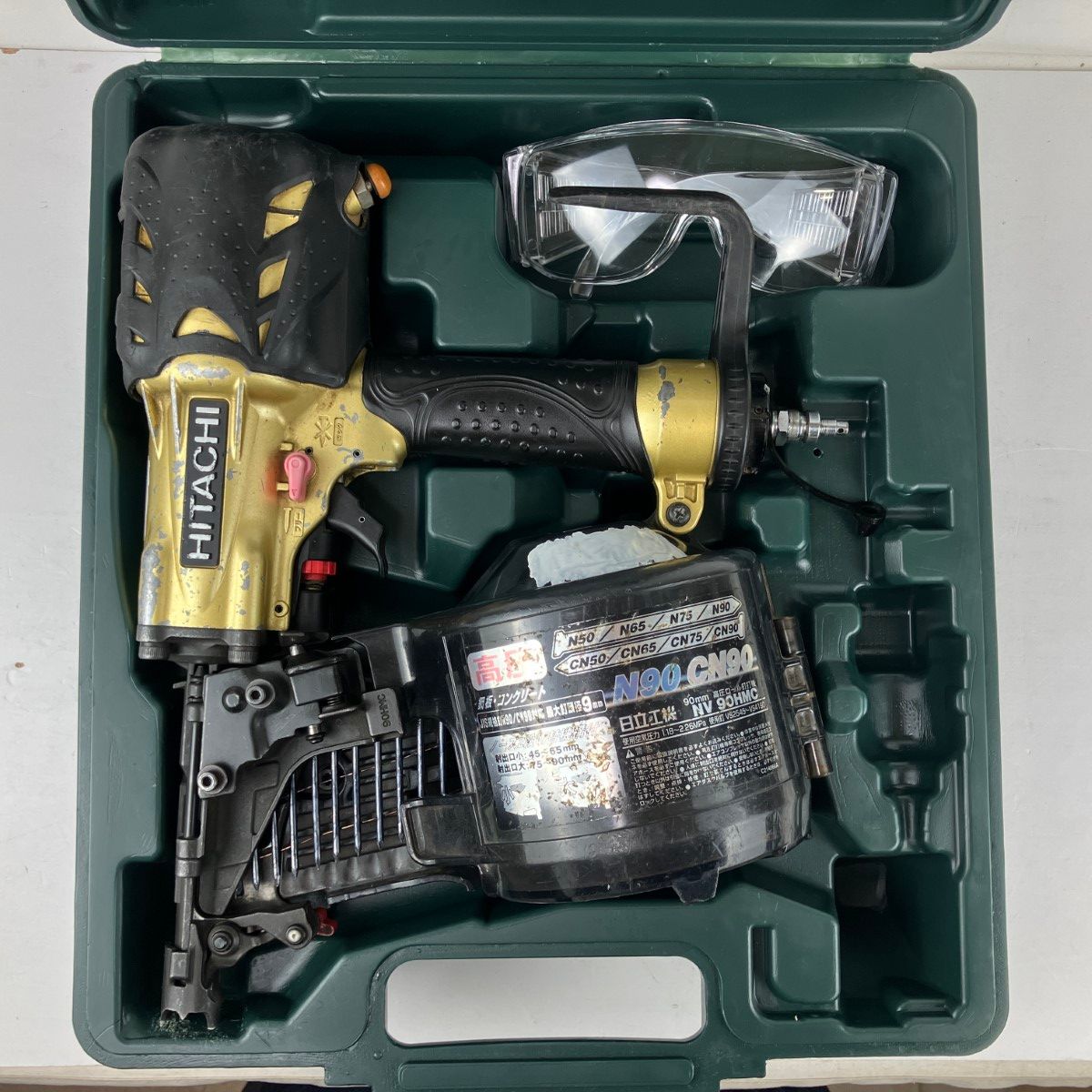 ЗЗHITACHI 日立 90mm 高圧 エア釘打ち機 ケース付 NV90HMC ゴールド