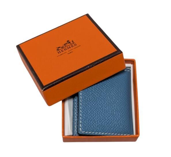 Hawaii7様　おまとめ購入。HERMES オレンジ 二つ折り財布 箱付き Hawaii7様おまとめ購入。HERMES オレンジ 二つ折り財布 箱付き