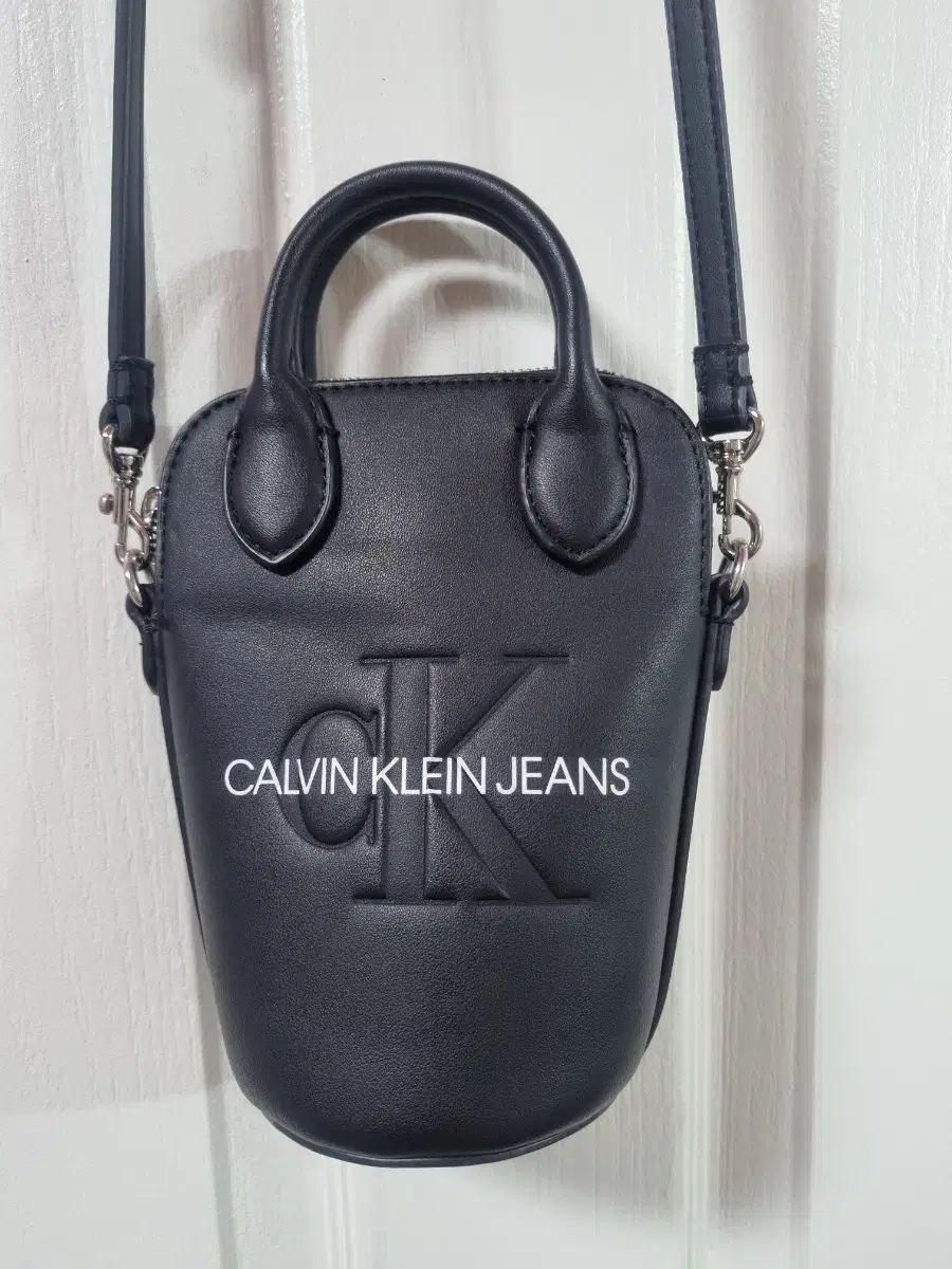 Calvin Klein カルバ ンクライン ミニバッグ クロス