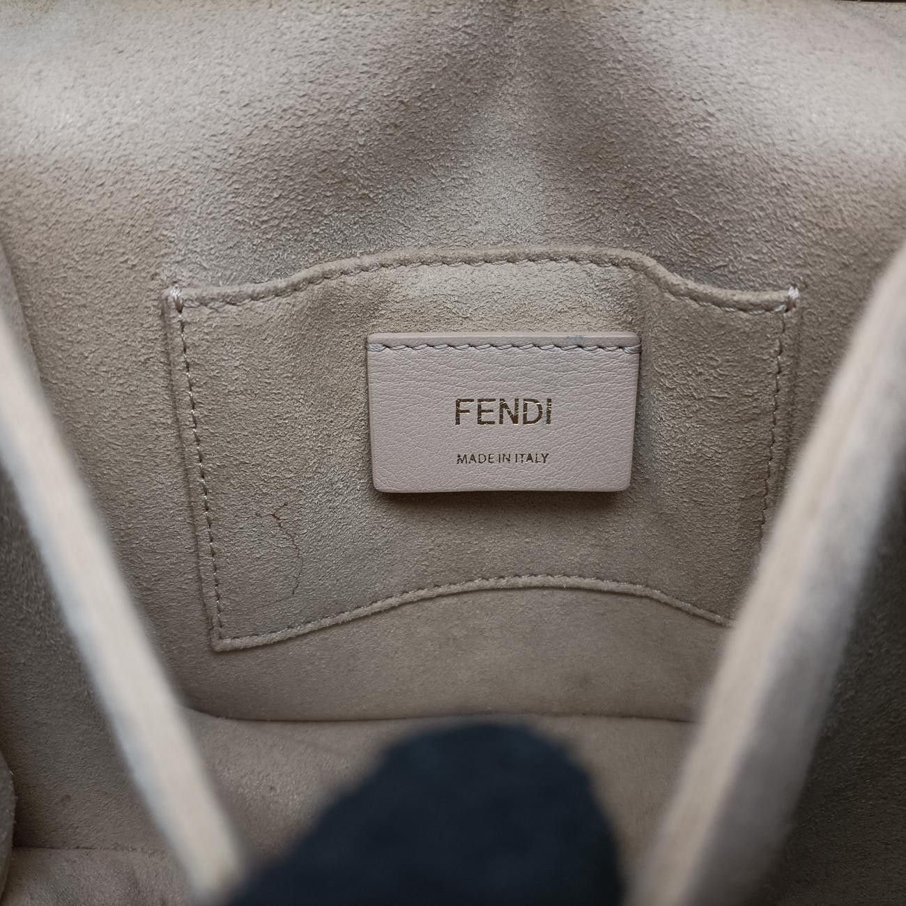 フェンディFendiスタッズ キャナイレッド×ブラックレザー8M03818M0381