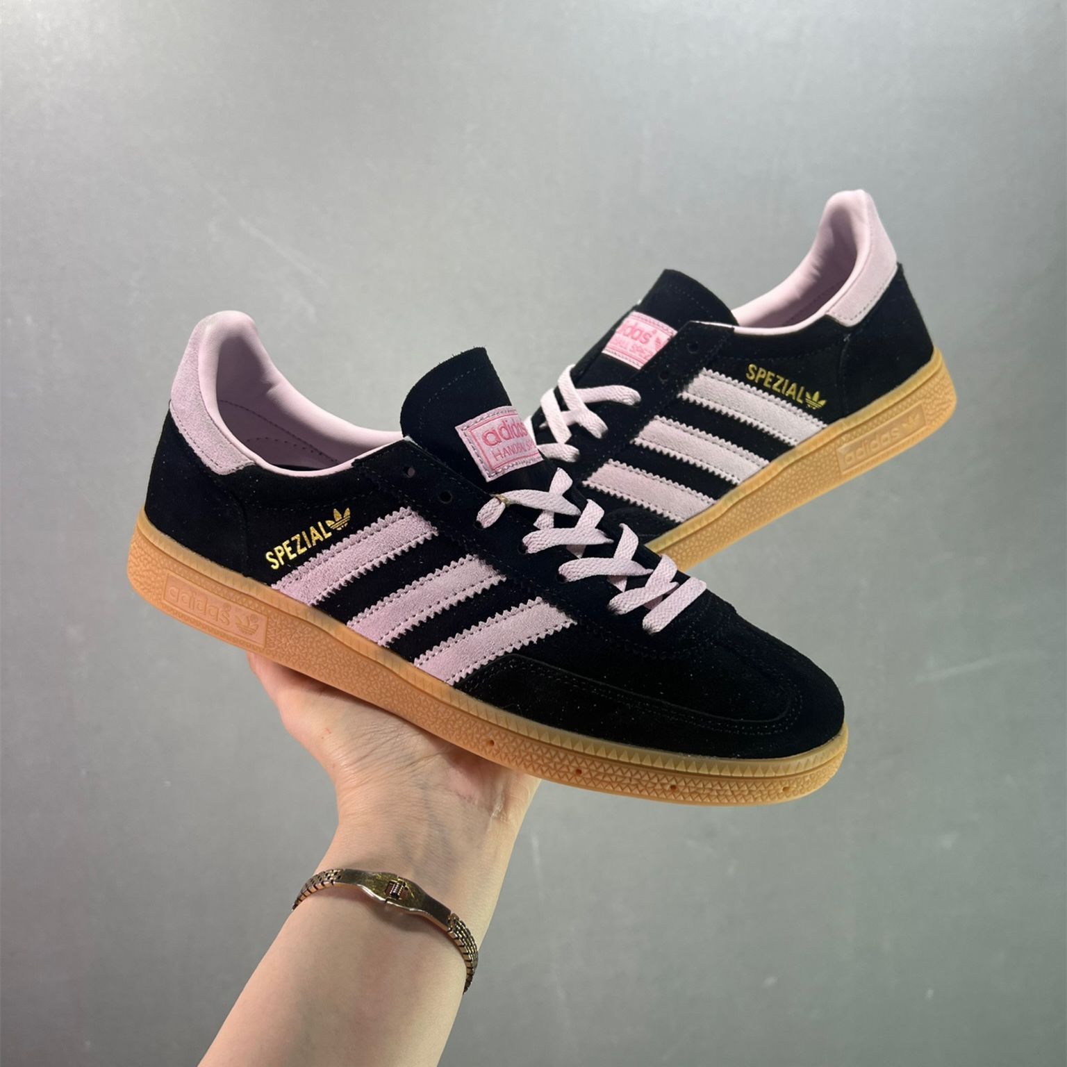 Adidas OG ハンドボール スペツィアル Handball Spezial レディース Core Black/Clear Pink/Gum スニーカー