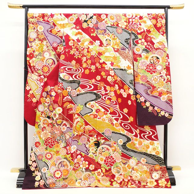中古】 振袖 着物 刺繍 金彩加工 赤 四季の花 牡丹 桜 菊 古典柄