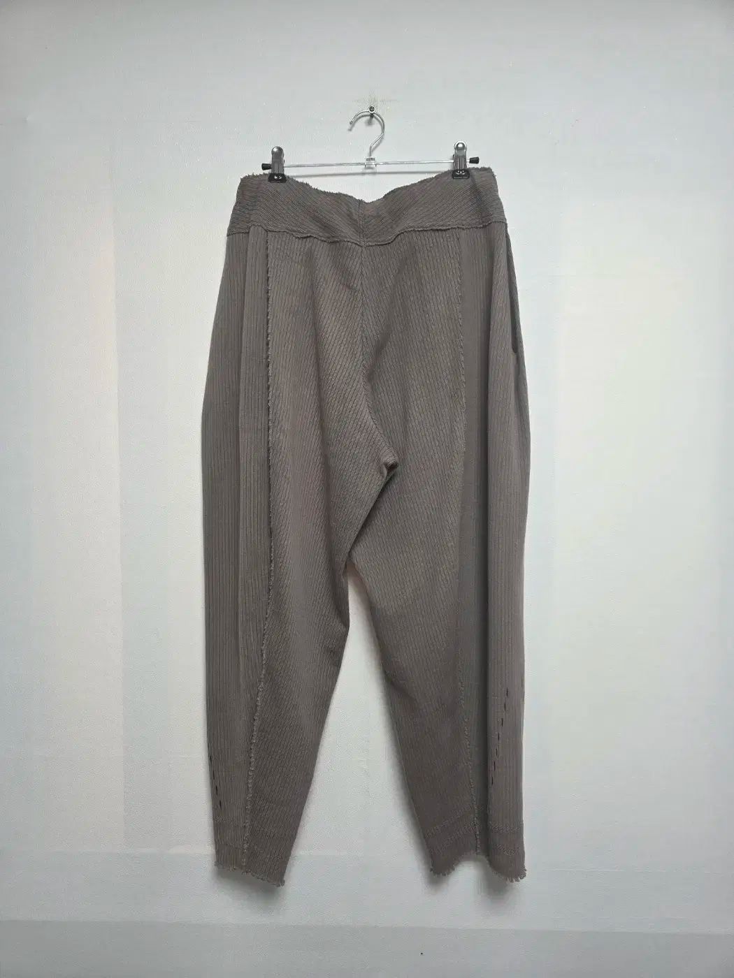 ISSEY MIYAKE イッセイミヤケ レディース ニット パンツ ダークアイボリー M