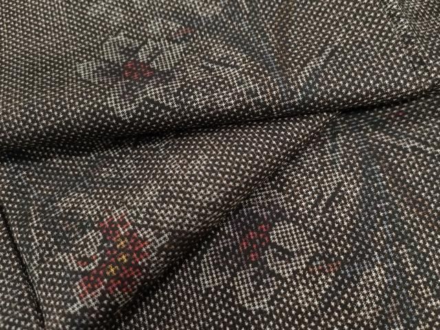 平和屋着物○本場大島紬 7マルキ 花唐草文 正絹 逸品 CAAU2186yc