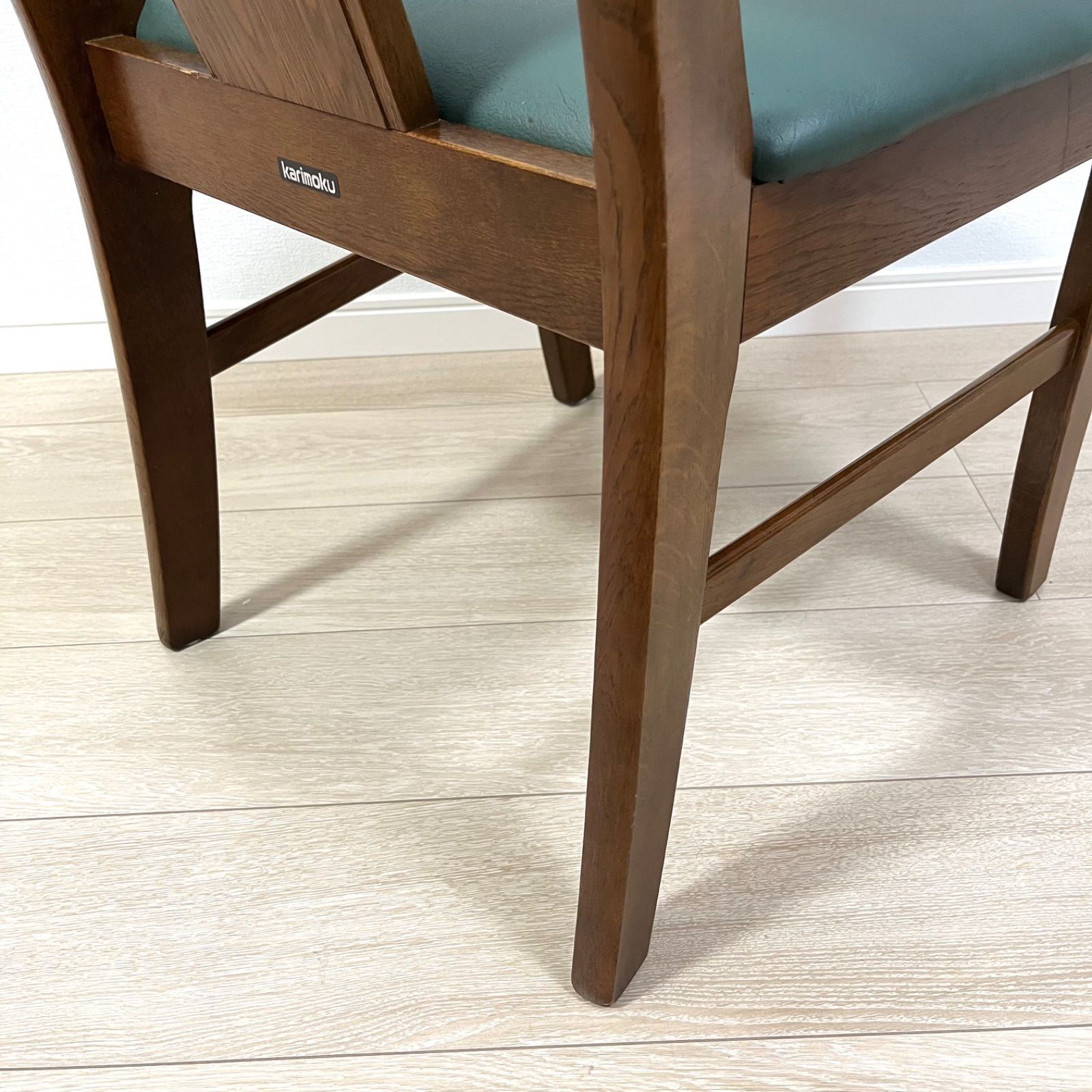 レザー調 クラシックモダン