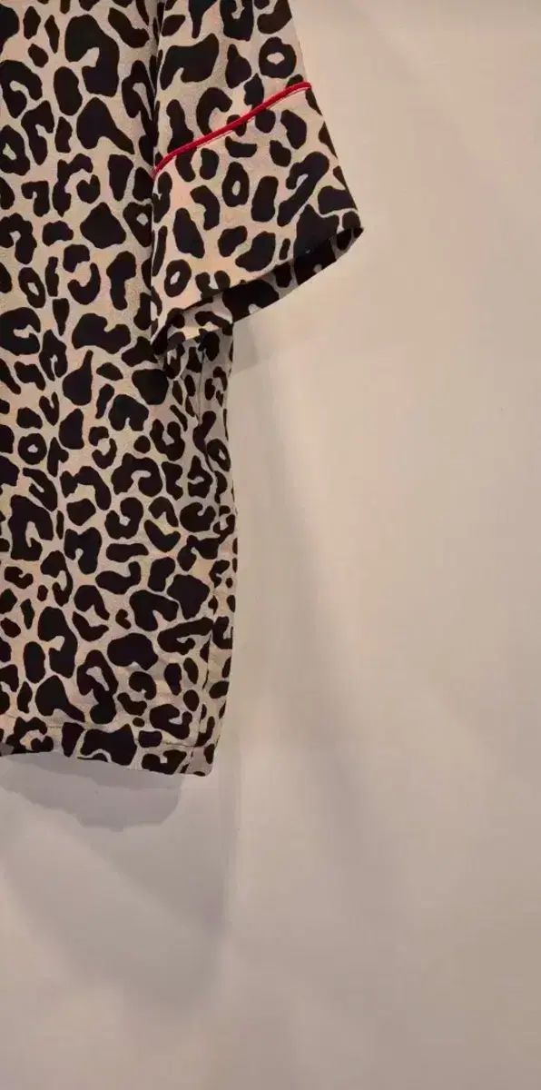 シルクブラウス