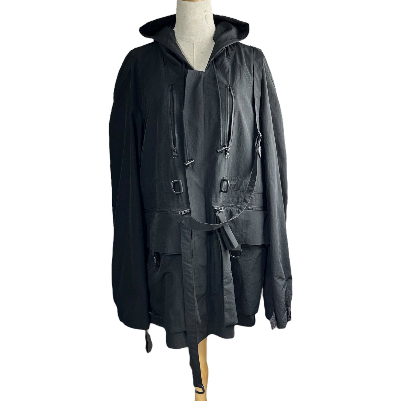 HYEIN SEO ANORAK WITH DETACHABLE BAG 【公式通販】 HYEIN SEO ANORAK WITH DETACHABLE BAG 【公式通販】