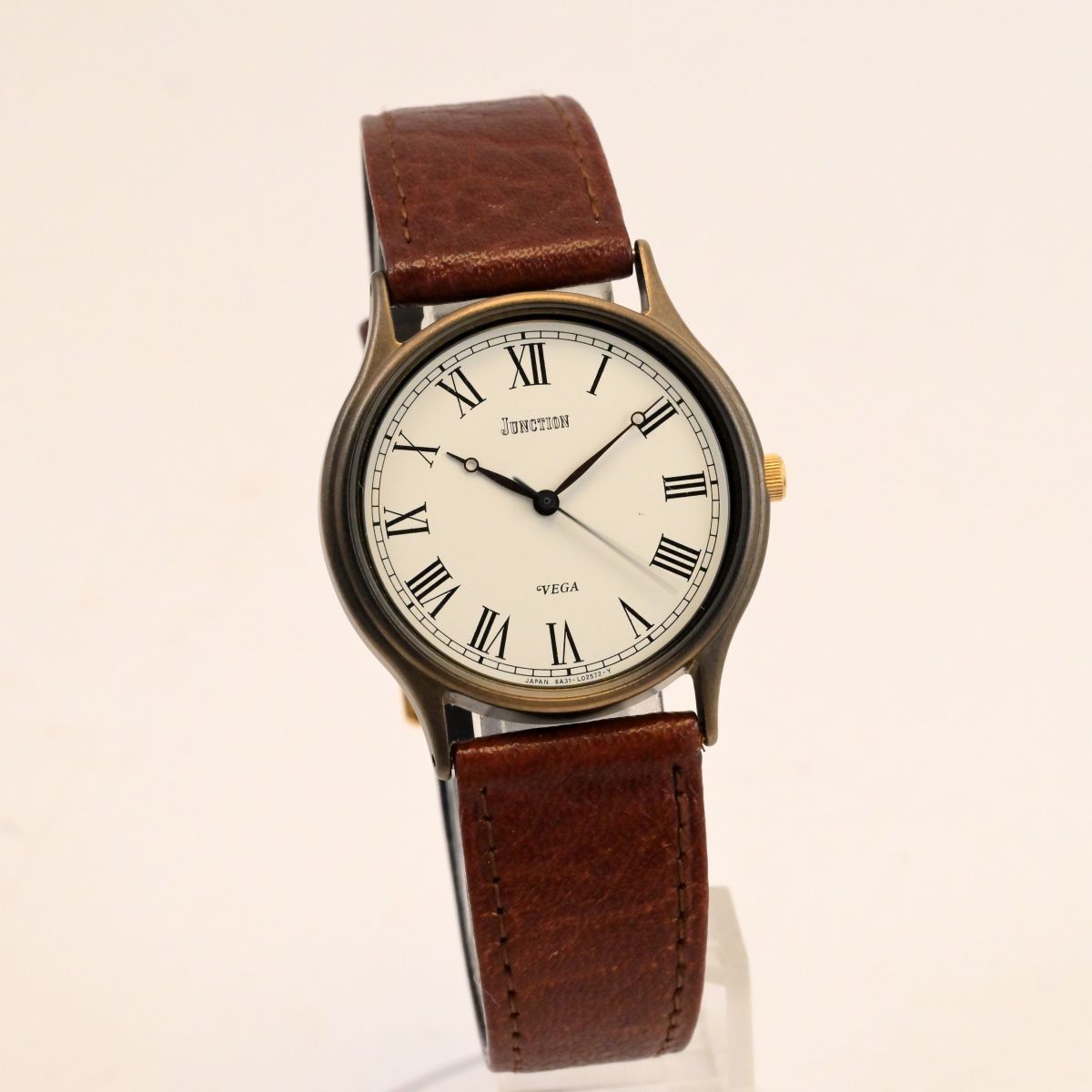 動作品 CITIZEN シチズン JUNCTION VEGA 32mm| Beige dial Unisex QUARTZ Cal.6A31 ユニセックス