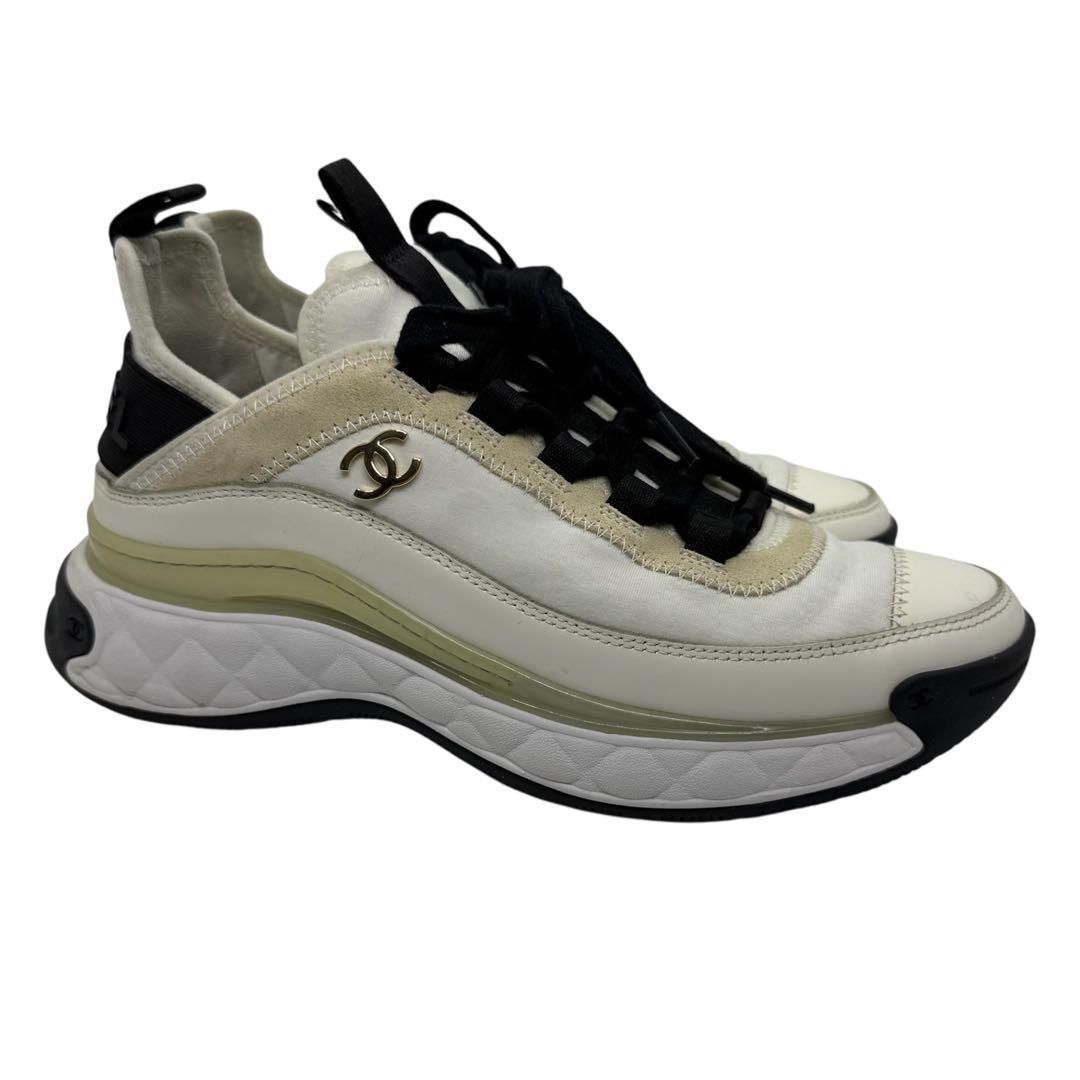 きてぃ！　CHANEL スエード ココマーク スニーカー 36サイズ CHANEL スエード ココマーク スニーカー 36サイズ ホワイト