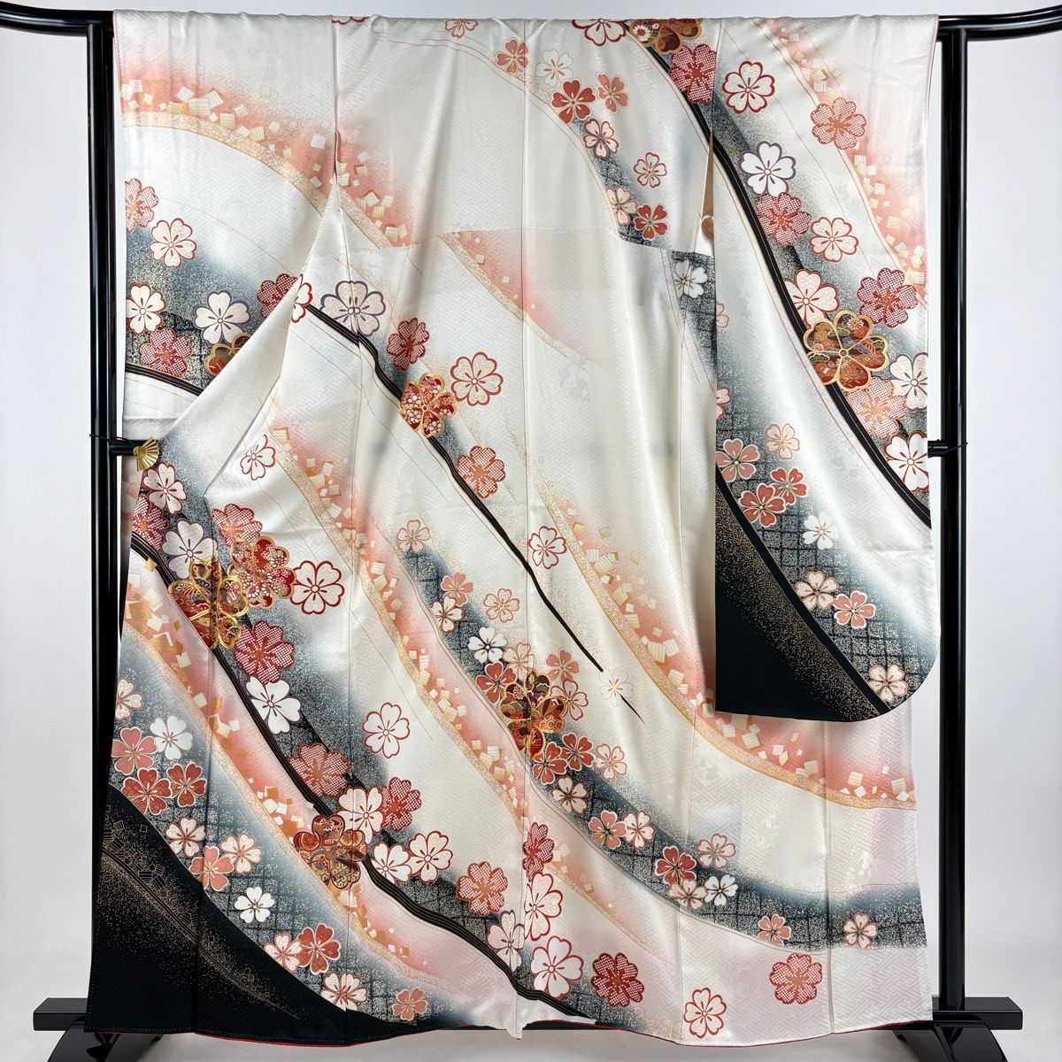 振袖 身丈161cm 裄丈63.5cm S 袷 桜 箔散らし柄 金糸 金彩 クリーム 正絹 秀品